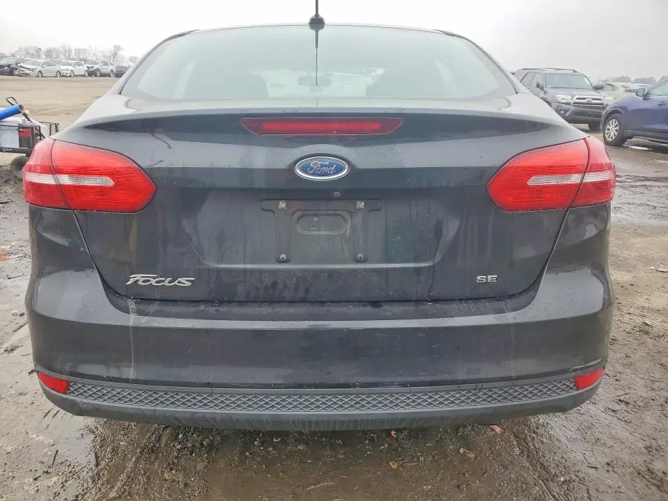 2015 FORD FOCUS SE  