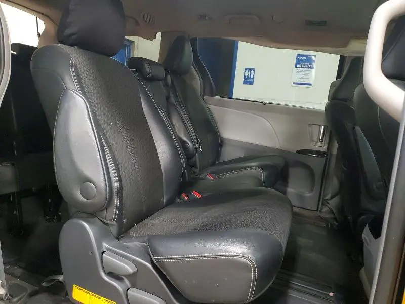 2012 TOYOTA SIENNA SE 8-PASSENGER  