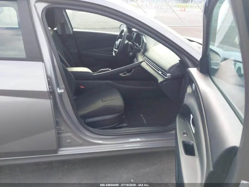 2023 HYUNDAI ELANTRA SE