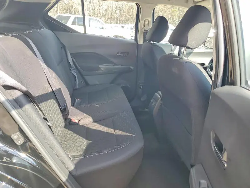 2022 NISSAN KICKS SV  