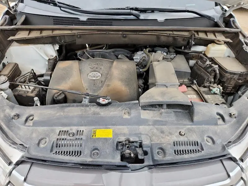 2019 TOYOTA HIGHLANDER SE  