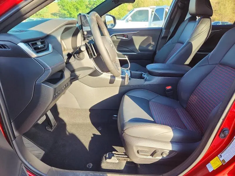 2025 TOYOTA RAV4 XSE  