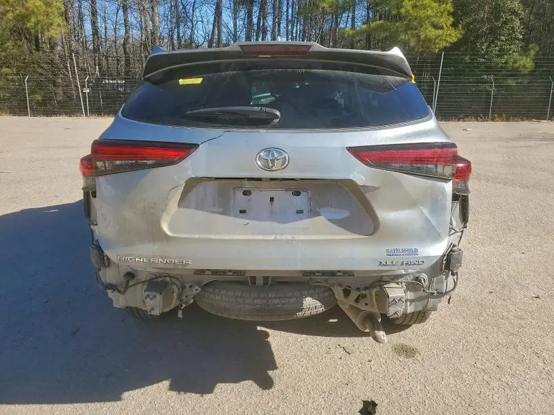 2021 TOYOTA HIGHLANDER XLE  