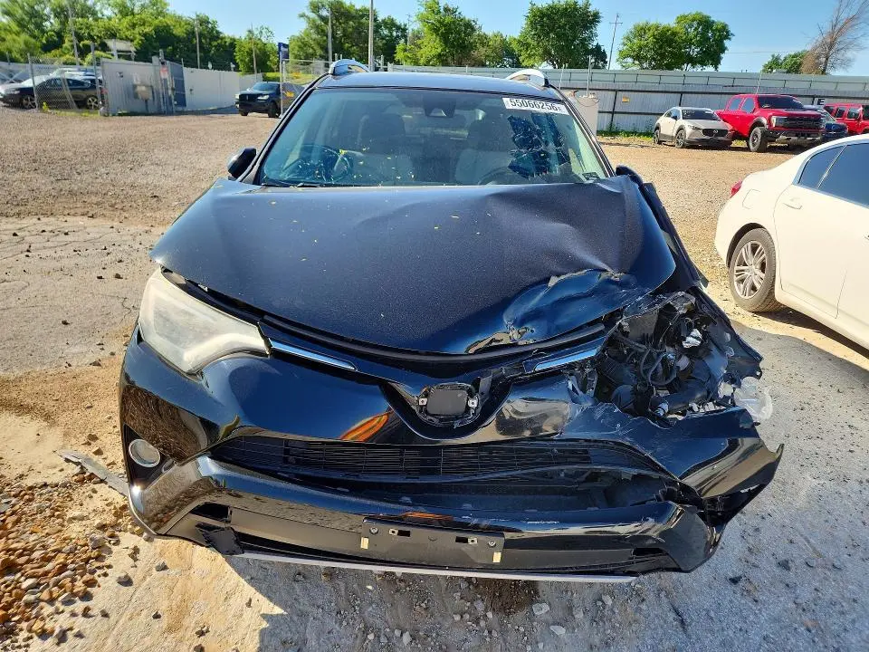 2017 TOYOTA RAV4 XLE  