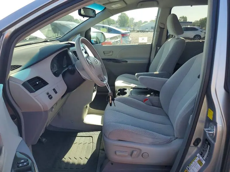 2011 TOYOTA SIENNA LE  