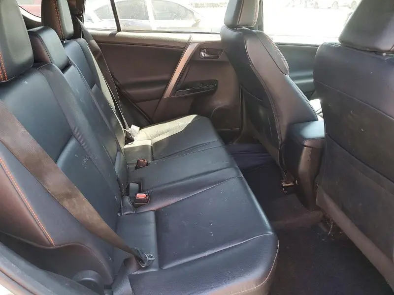 2016 TOYOTA RAV4 SE  