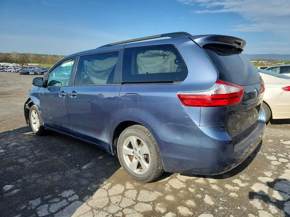 2017 TOYOTA SIENNA LE  