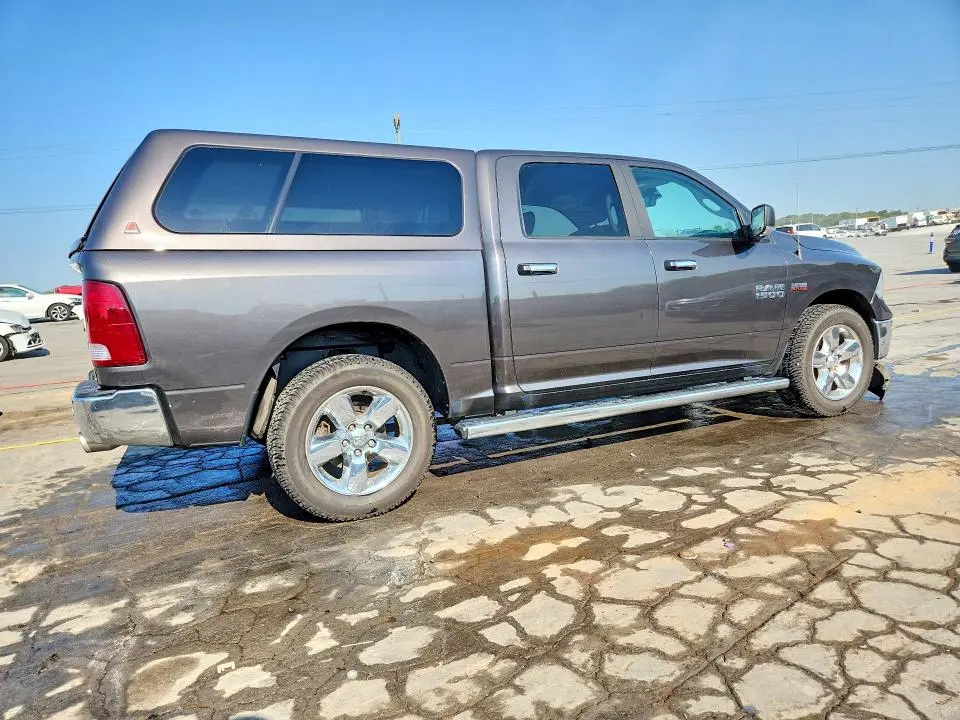 2017 RAM 1500 SLT  