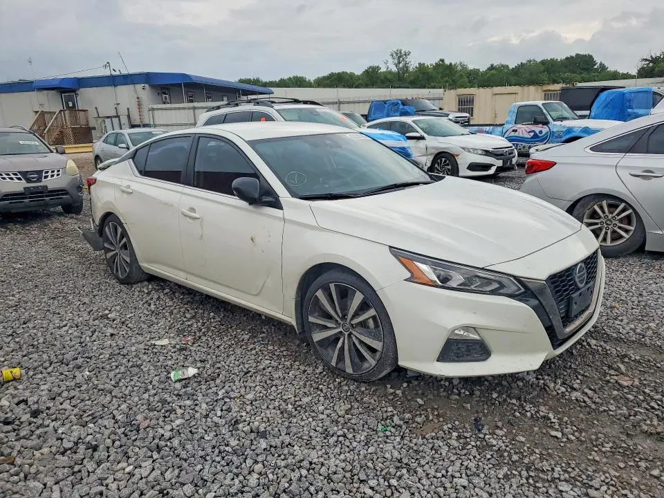 2022 NISSAN ALTIMA SR  