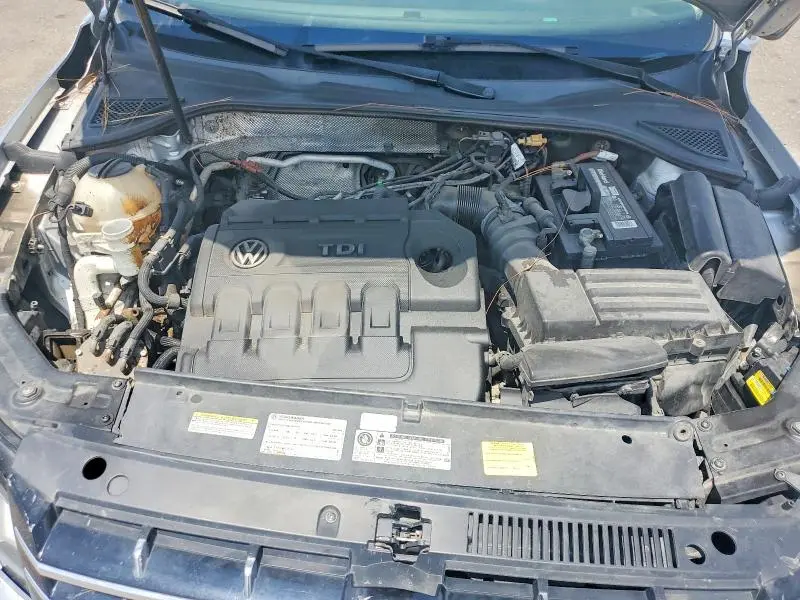 2015 VOLKSWAGEN PASSAT SE  