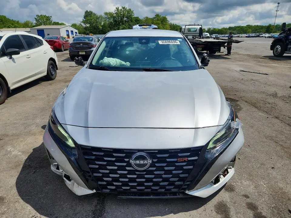 2024 NISSAN ALTIMA SR  