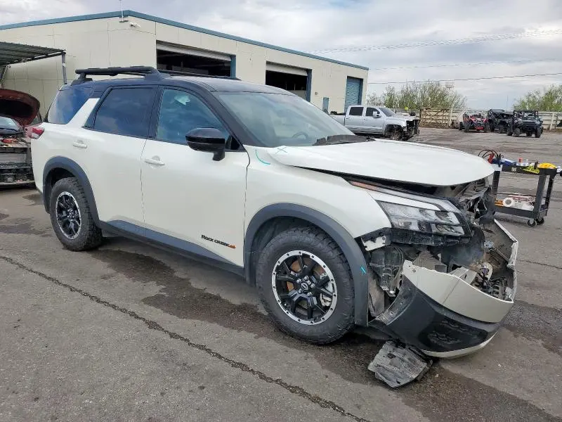 2023 NISSAN PATHFINDER SV  