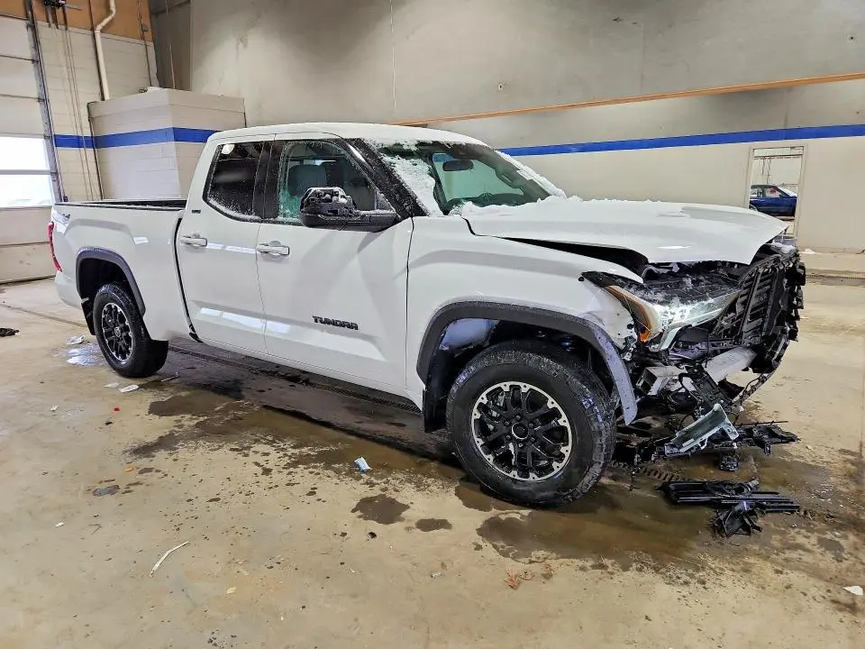 2023 TOYOTA TUNDRA SR5  