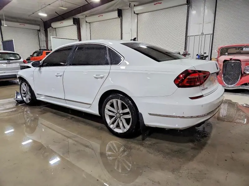 2017 VOLKSWAGEN PASSAT SE  