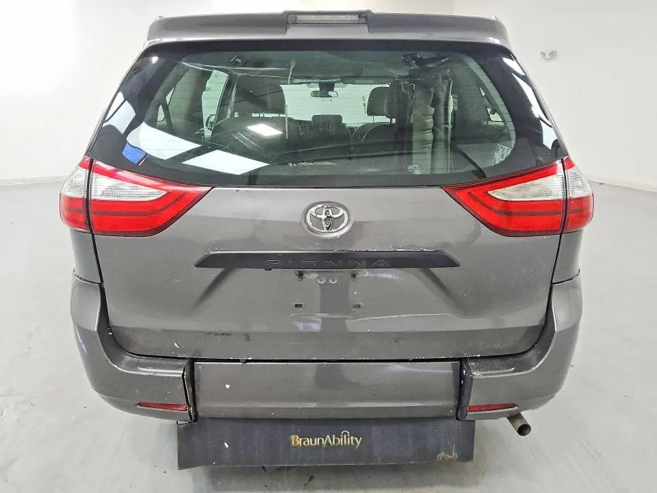 2018 TOYOTA SIENNA L  