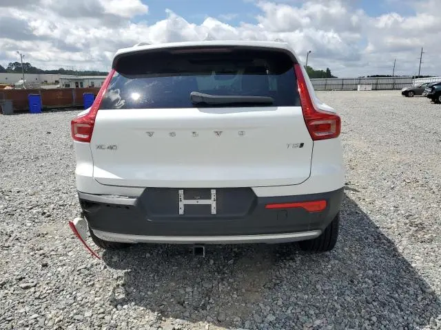 2022 VOLVO XC40 T5 MOMENTUM  