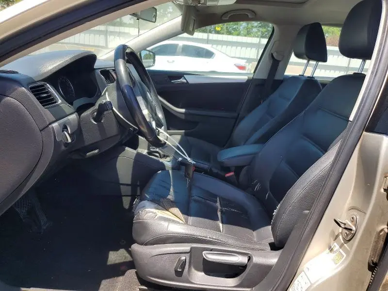 2013 VOLKSWAGEN JETTA SE  