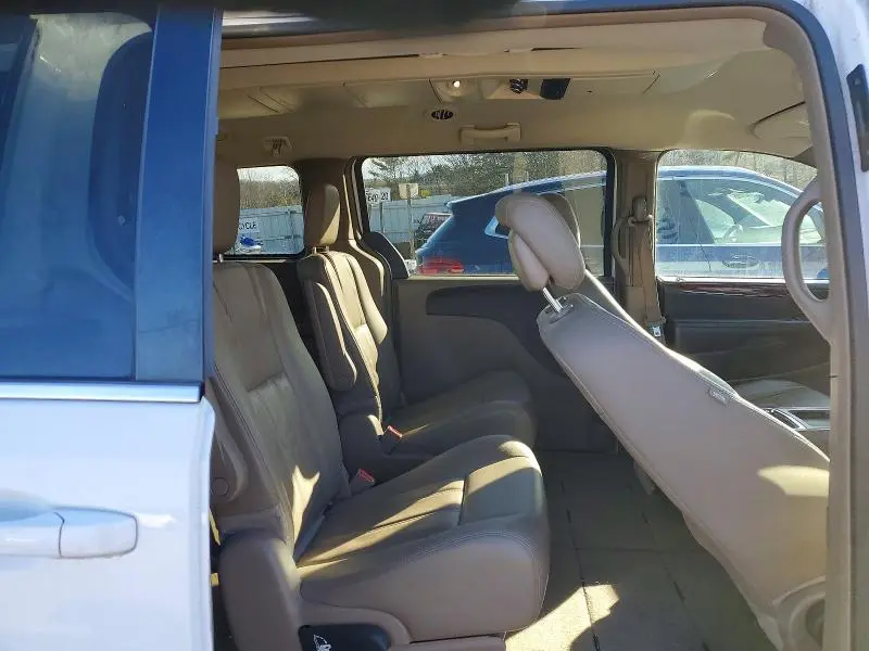 2016 CHRYSLER TOWN & COUNTRY TOURING  