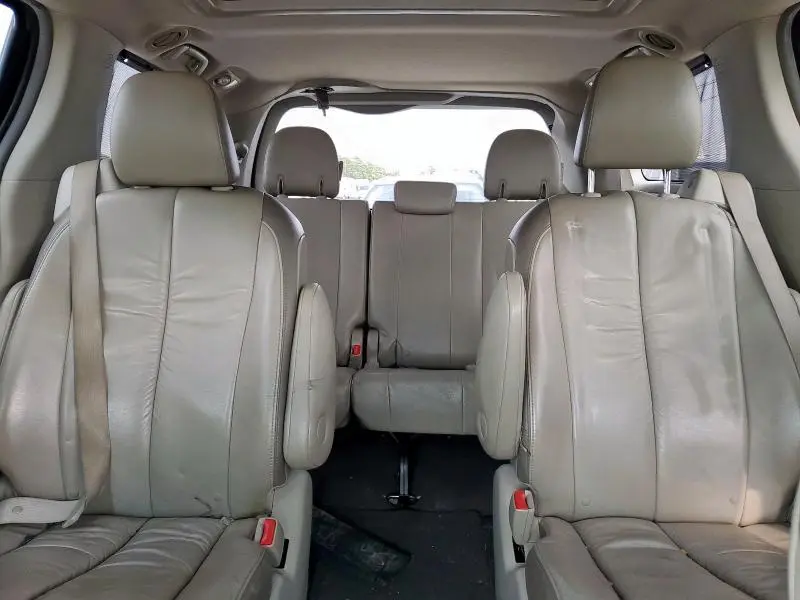 2011 TOYOTA SIENNA XLE