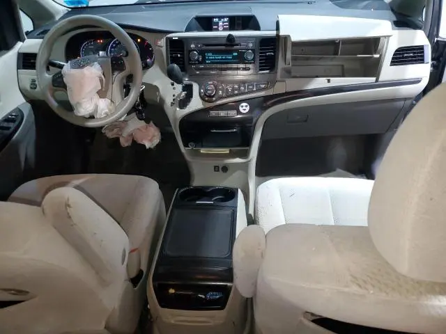 2013 TOYOTA SIENNA LE  