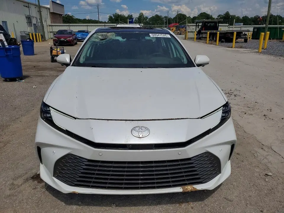 2025 TOYOTA CAMRY XLE  