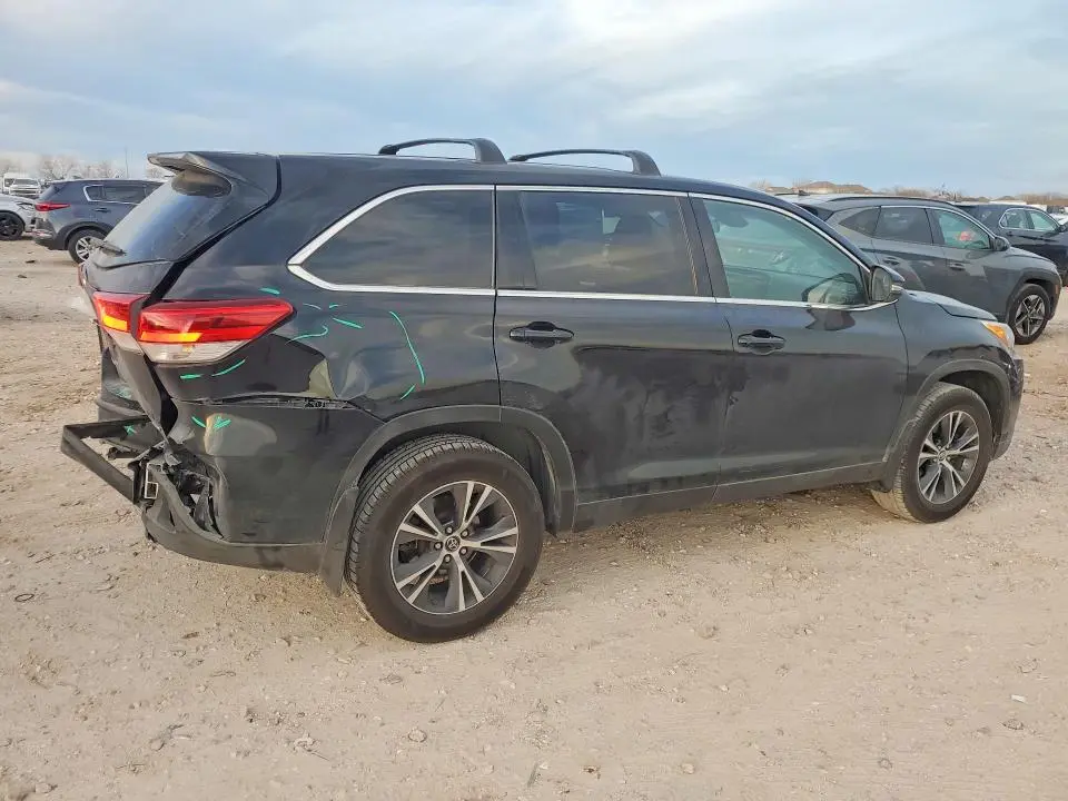2019 TOYOTA HIGHLANDER LE  