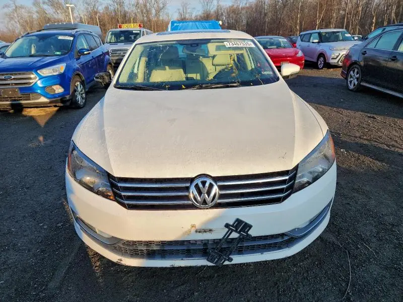 2015 VOLKSWAGEN PASSAT SE  