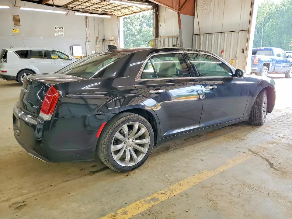 2019 CHRYSLER 300 LIMITED  