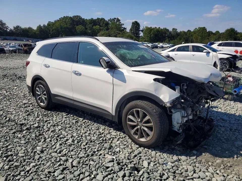 2017 HYUNDAI SANTA FE SE  