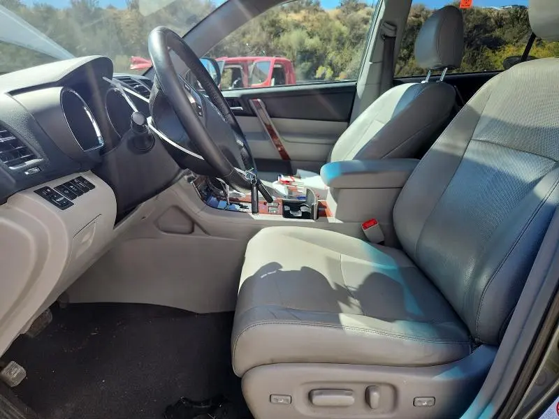 2013 TOYOTA HIGHLANDER LIMITED  