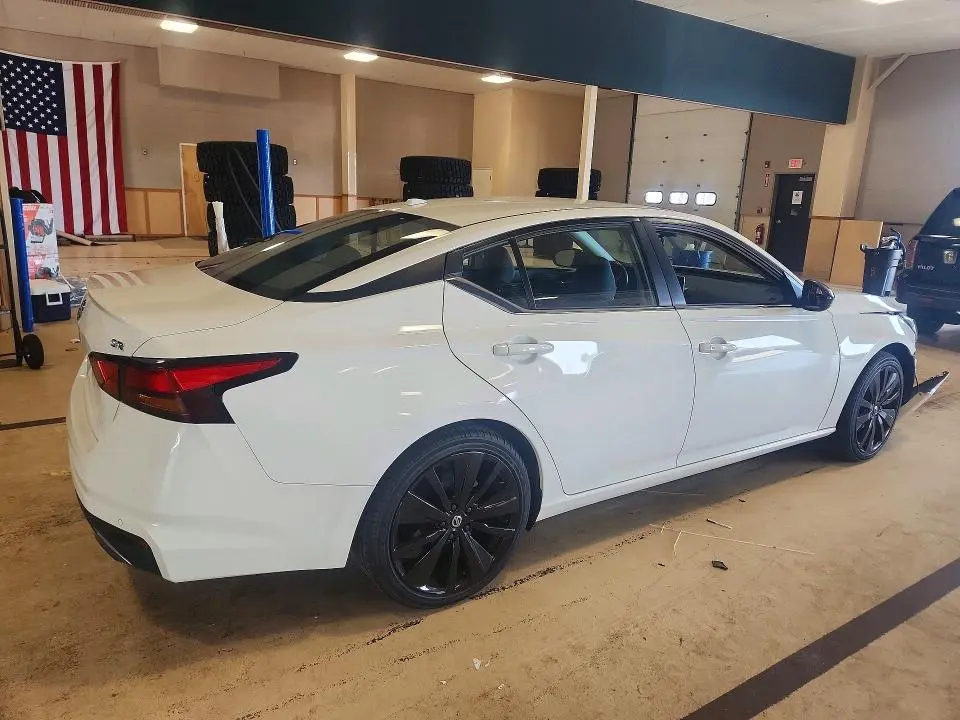 2022 NISSAN ALTIMA SR  