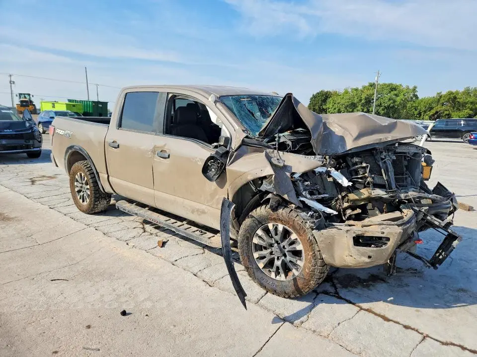 2020 NISSAN TITAN PRO-4X  
