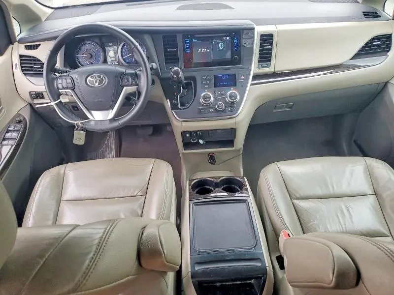 2016 TOYOTA SIENNA XLE  