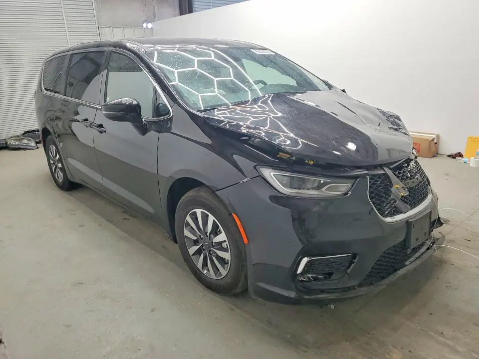 2025 CHRYSLER PACIFICA HYBRID SELECT  
