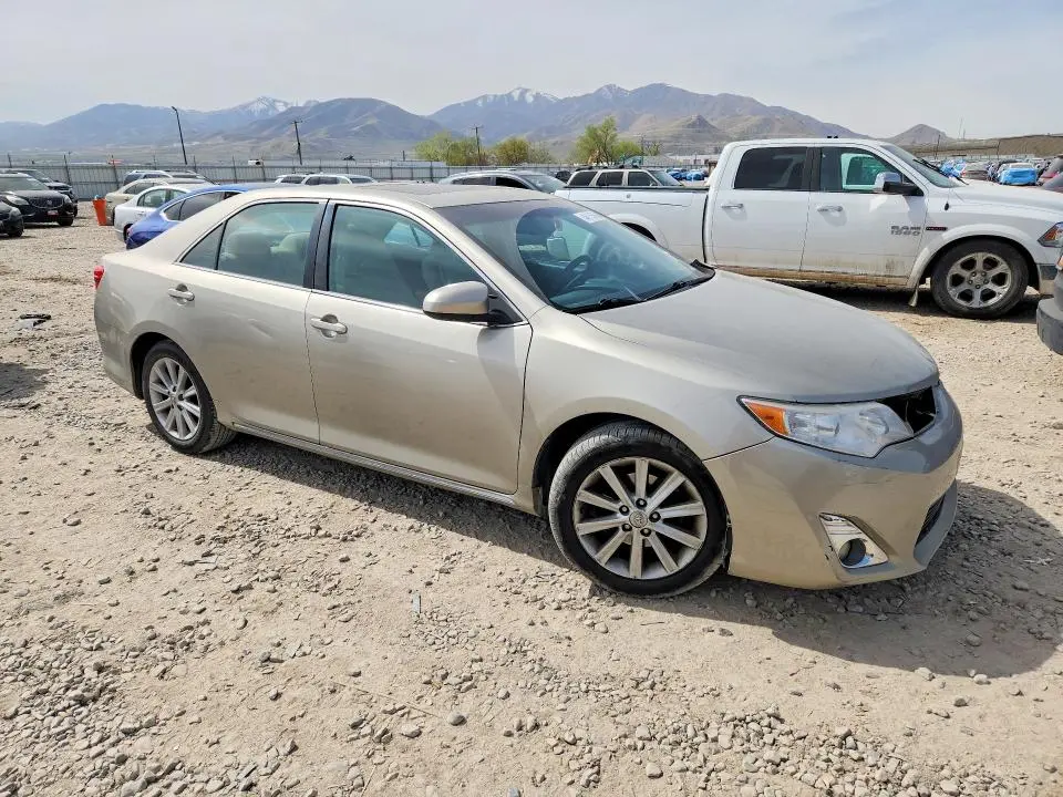 2014 TOYOTA CAMRY XLE  