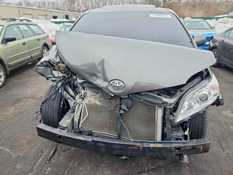 2011 TOYOTA SIENNA XLE 8-PASSENGER  