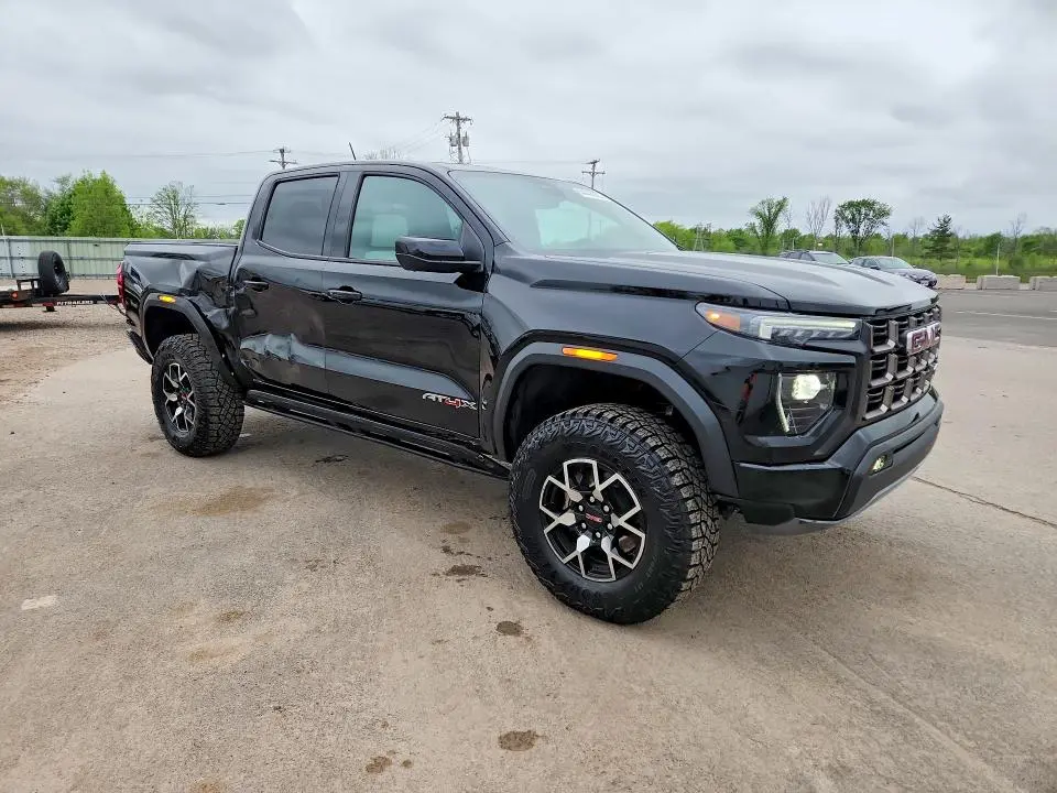 2025 GMC CANYON AT4  