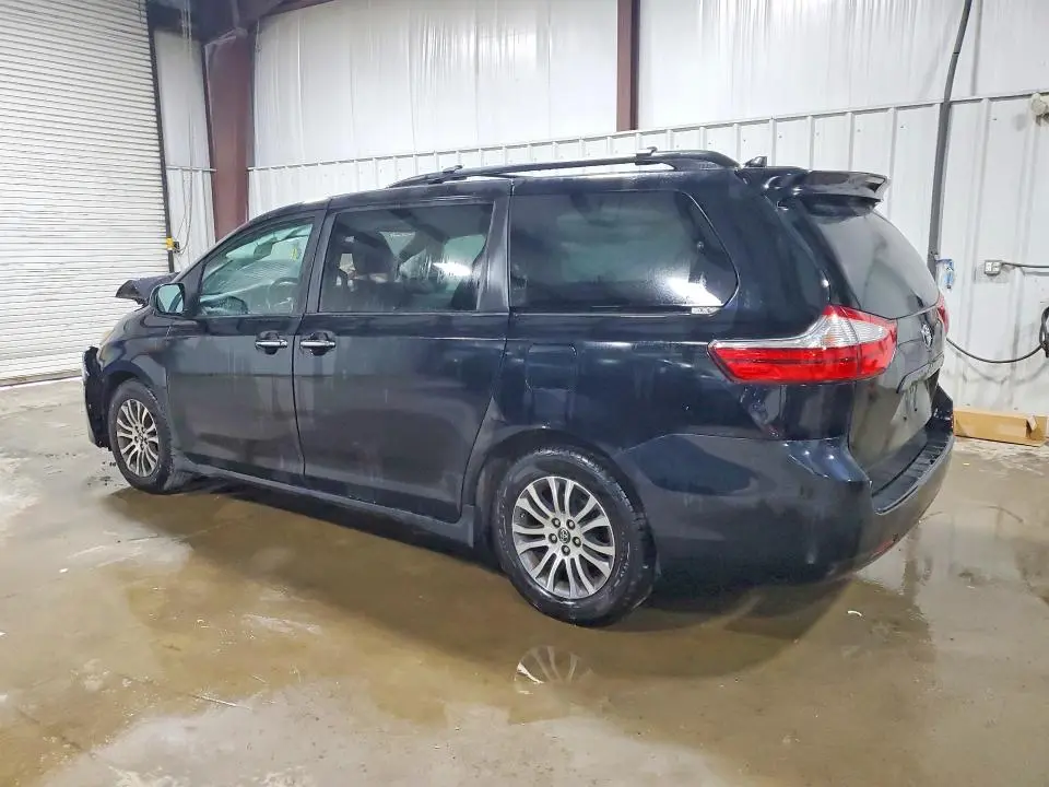 2018 TOYOTA SIENNA XLE 8-PASSENGER  