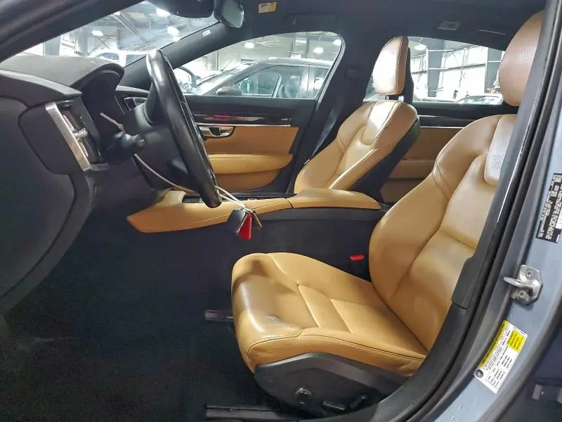 2018 VOLVO S90 T6 MOMENTUM  