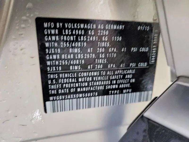 2013 VOLKSWAGEN TIGUAN S  