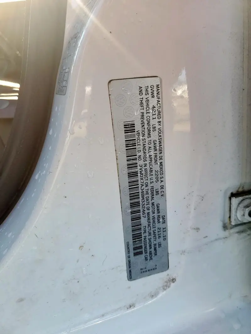 2011 VOLKSWAGEN JETTA SE  