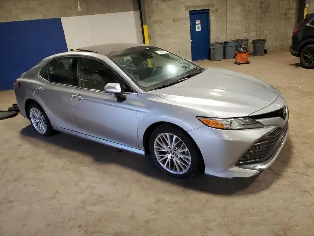 2020 TOYOTA CAMRY XLE  