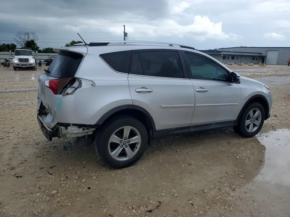 2015 TOYOTA RAV4 XLE  