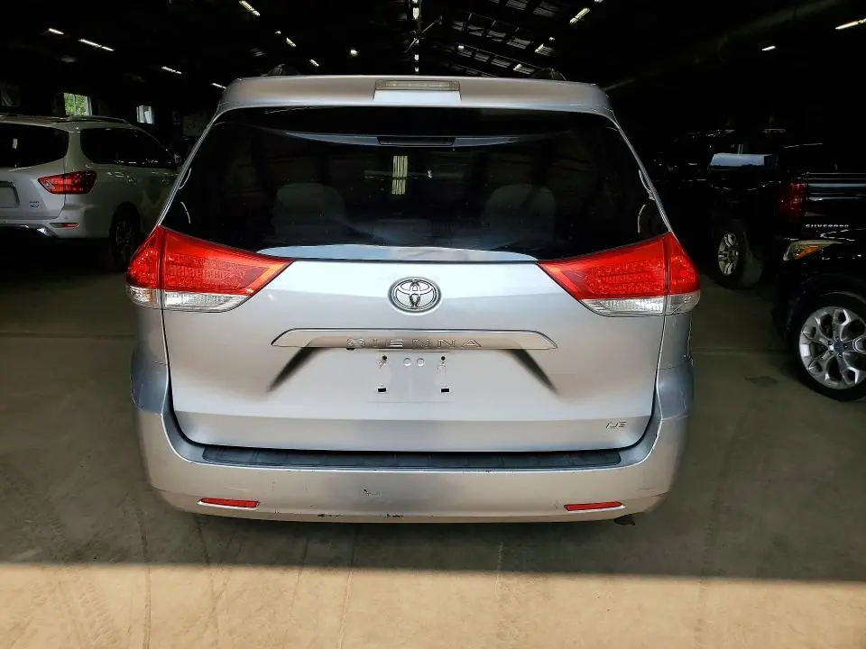 2014 TOYOTA SIENNA LE  
