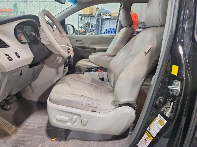 2011 TOYOTA SIENNA LE  