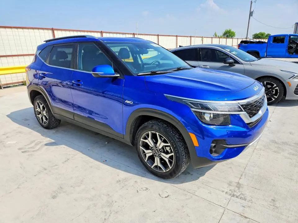2022 KIA SELTOS EX  