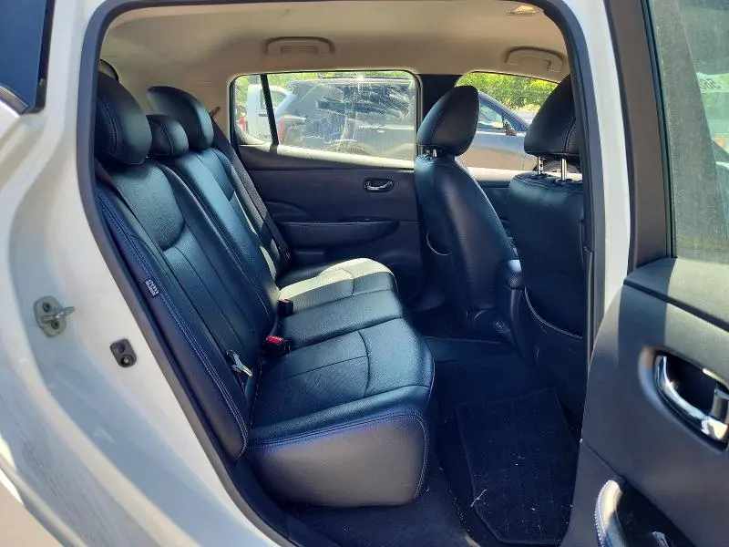 2020 NISSAN LEAF SV  