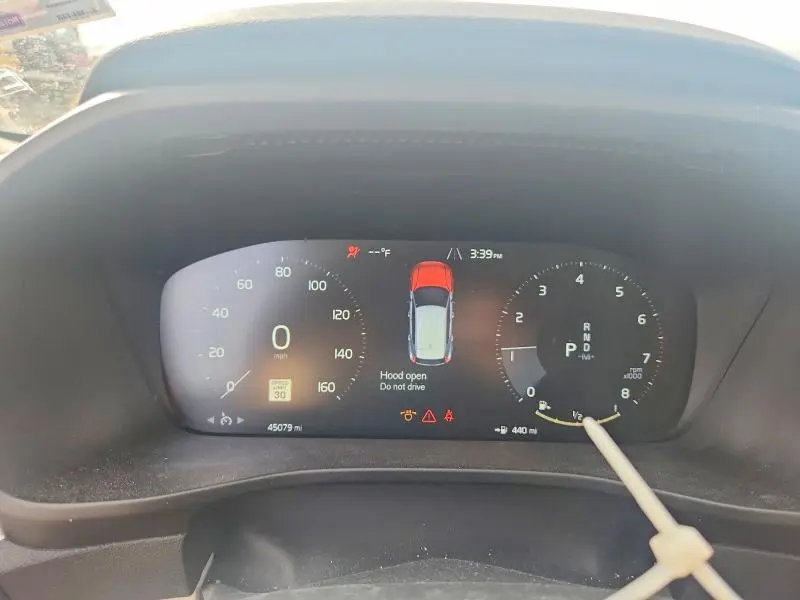 2022 VOLVO XC40 T4 MOMENTUM  