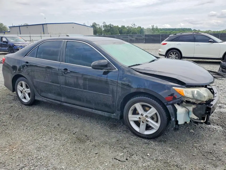 2012 TOYOTA CAMRY SE  