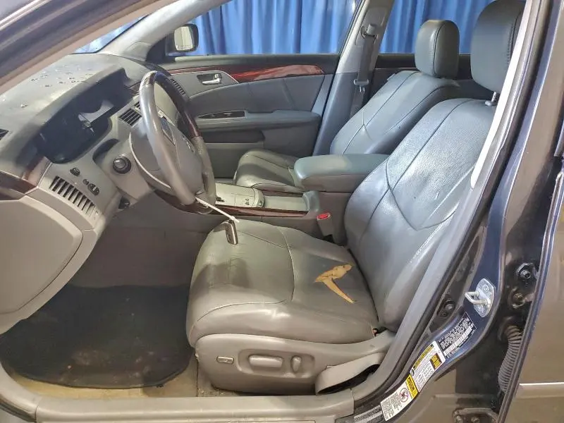 2010 TOYOTA AVALON XL  